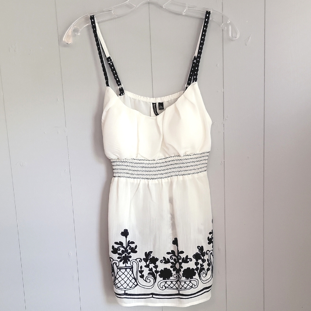 NWOT Heart Soul White Cami Top With Dark Blue Stitched Detailing, Size Small